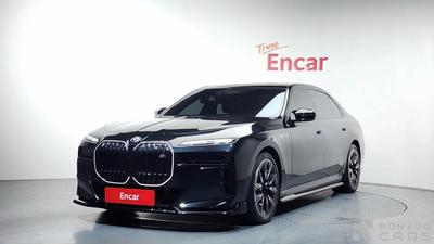 BMW i7