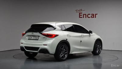 Infiniti Q30