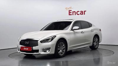 Infiniti Q70