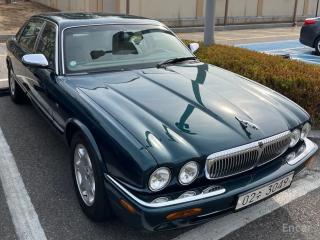 Jaguar XJ-8