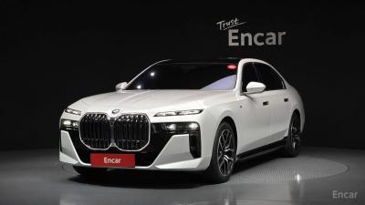 BMW i7