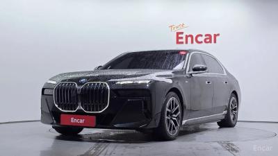 BMW i7