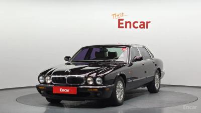 Jaguar XJ-8