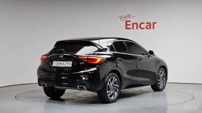 Infiniti Q30