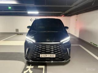 Lexus LM