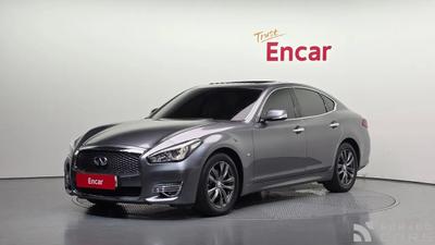 Infiniti Q70