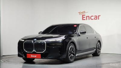 BMW i7