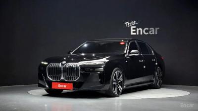 BMW i7