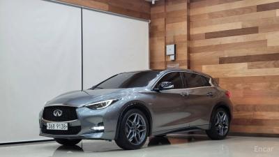 Infiniti Q30
