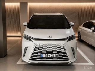 Lexus LM