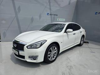 Infiniti Q70