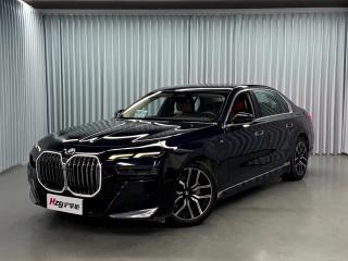 BMW i7