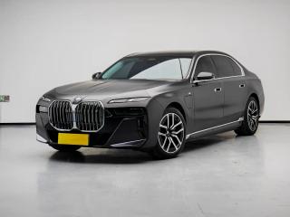 BMW i7