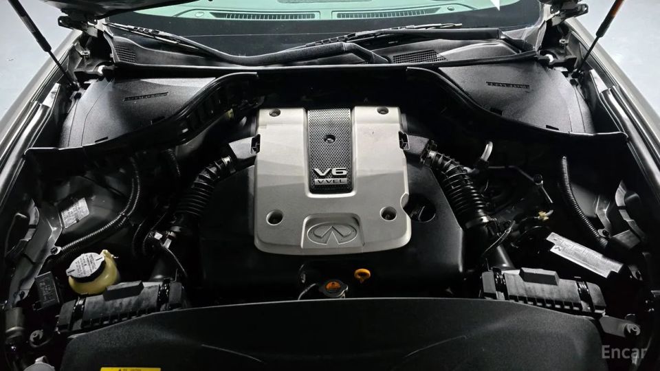 Infiniti M