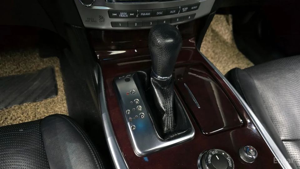 Infiniti M