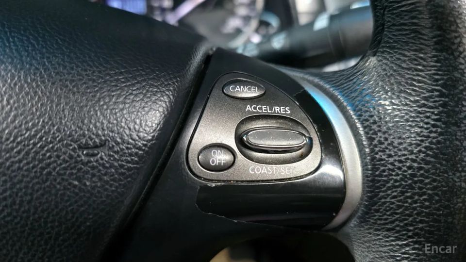Infiniti M