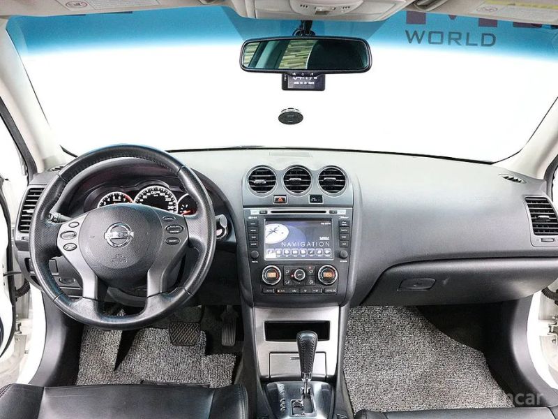 Nissan altima