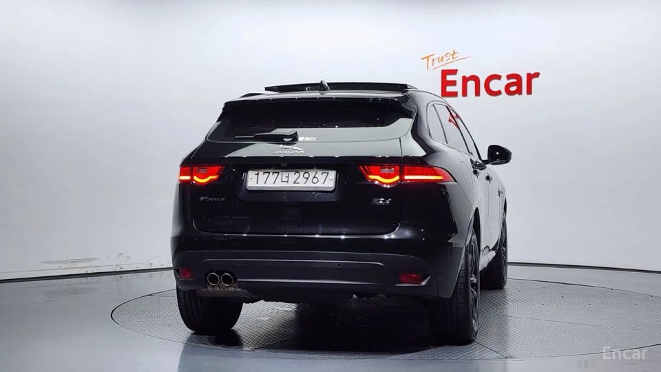 Jaguar F-PACE