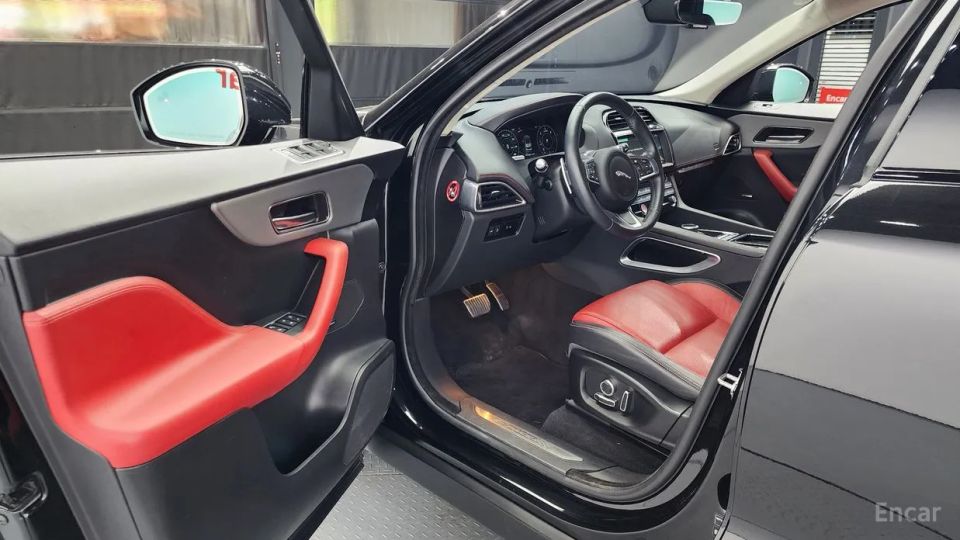 Jaguar F-PACE