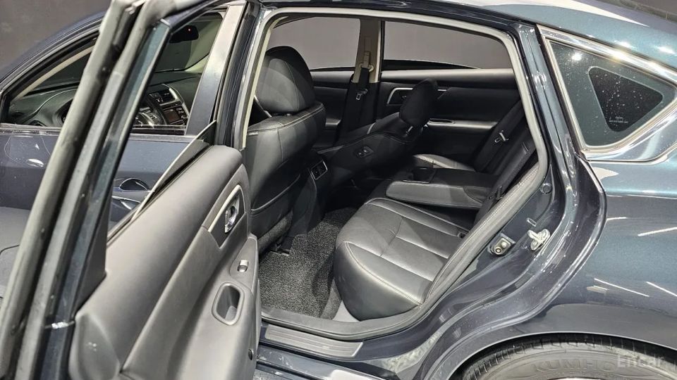 Nissan altima