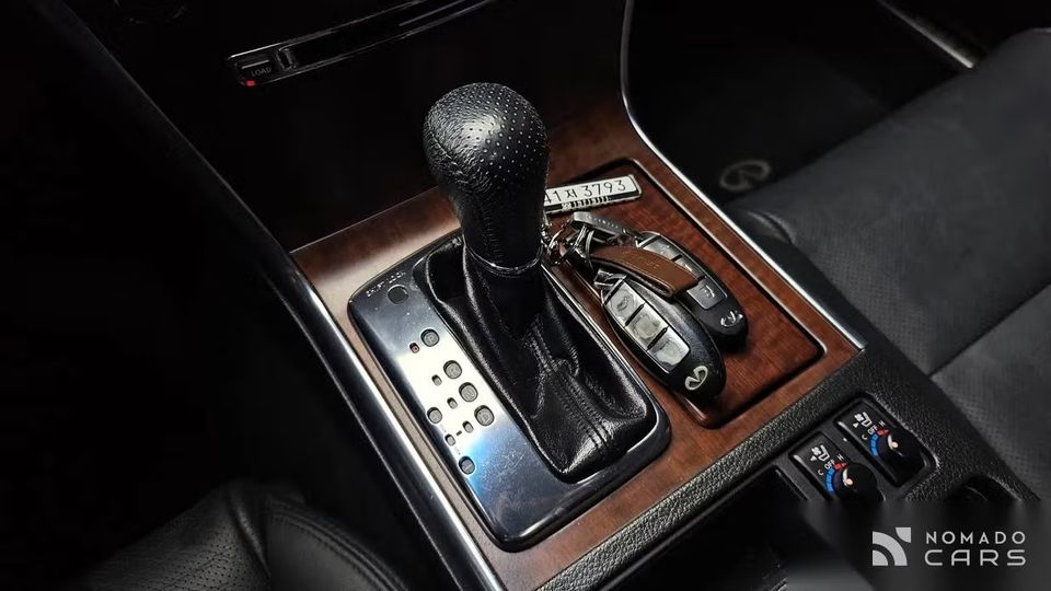Infiniti M