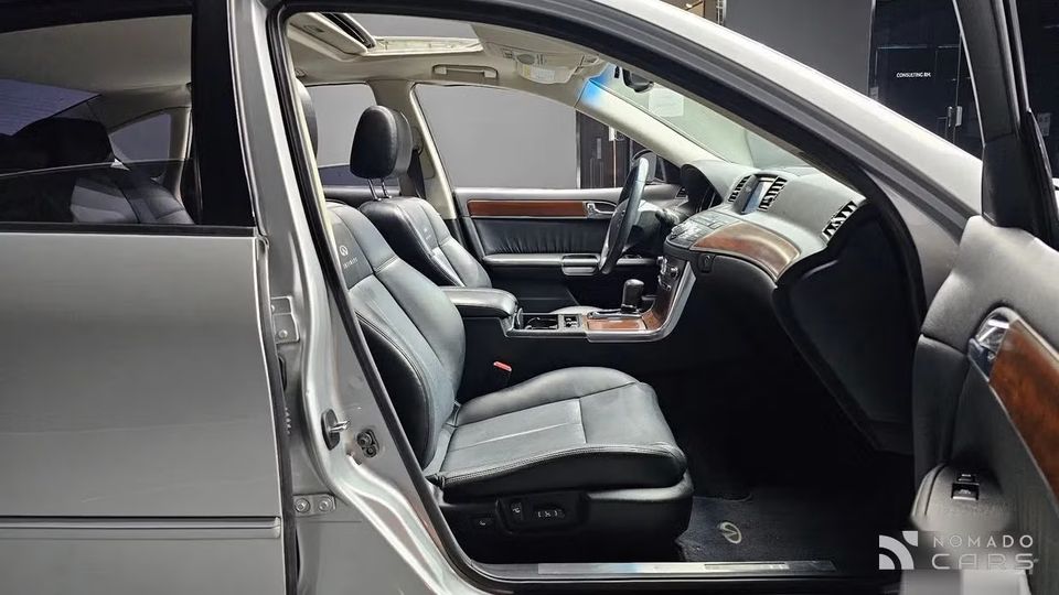 Infiniti M