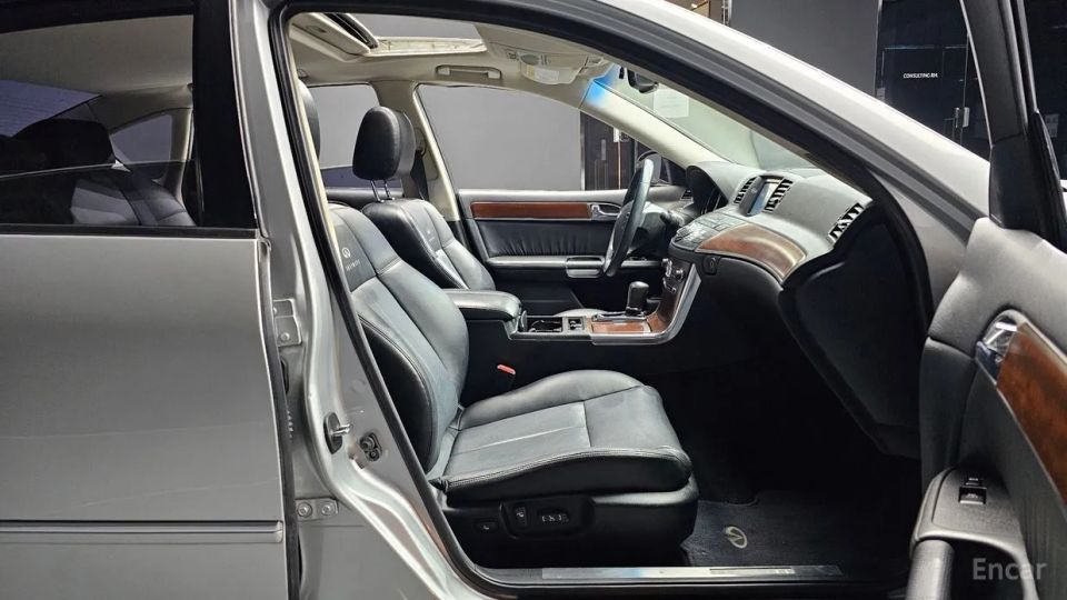 Infiniti M
