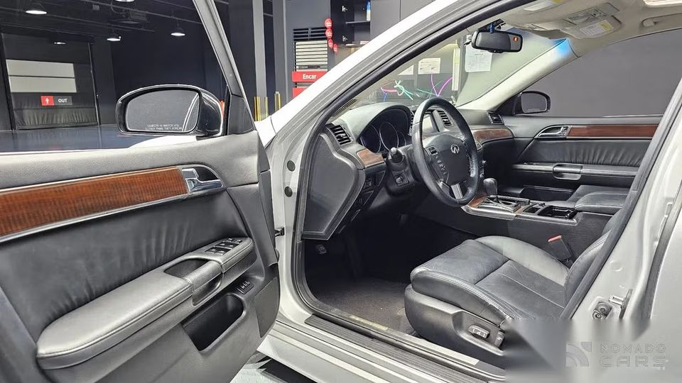 Infiniti M