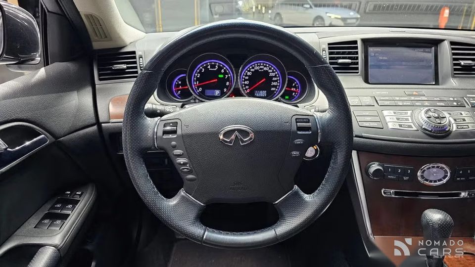 Infiniti M