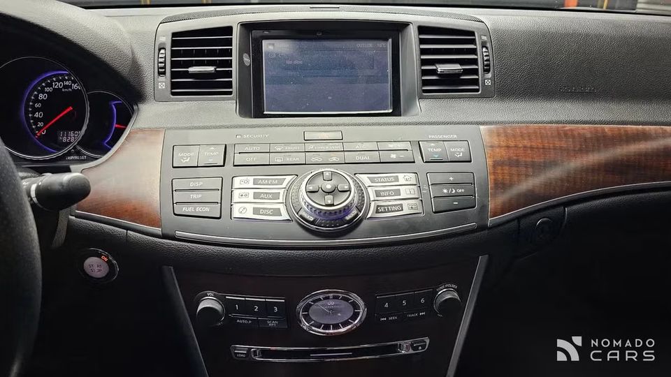 Infiniti M