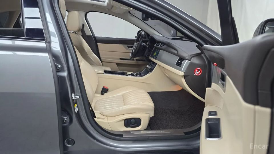 Jaguar xf