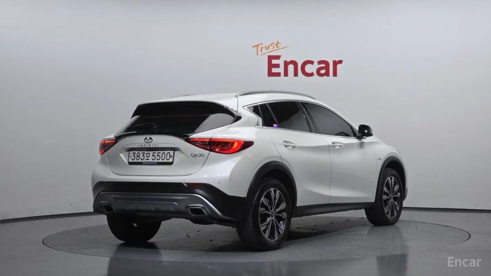 Infiniti QX30