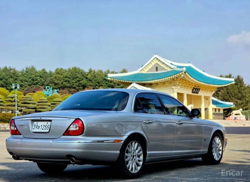 Jaguar XJ