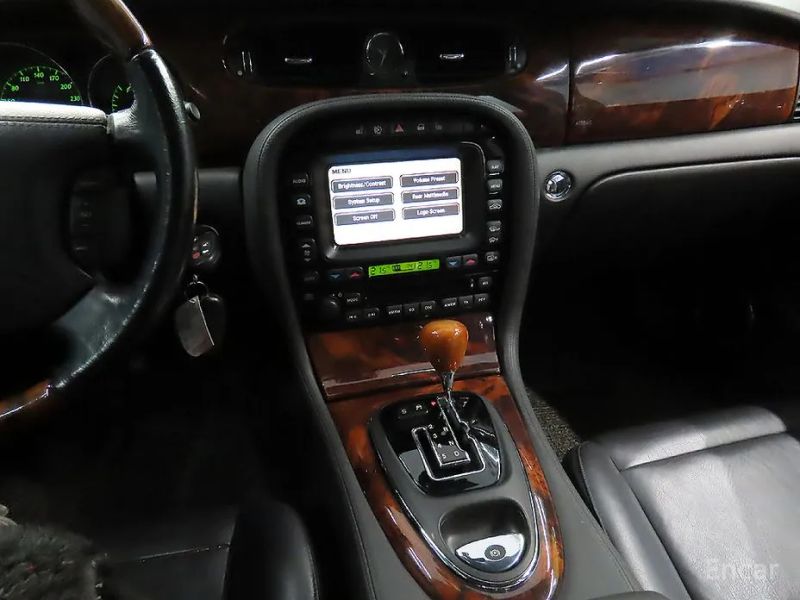 Jaguar XJ