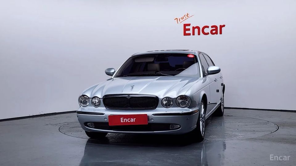 Jaguar XJ