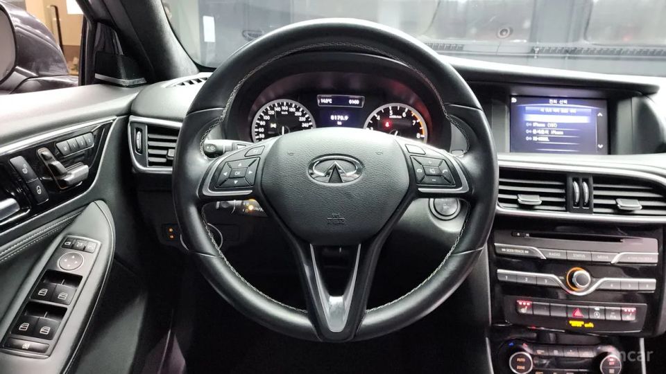 Infiniti QX30