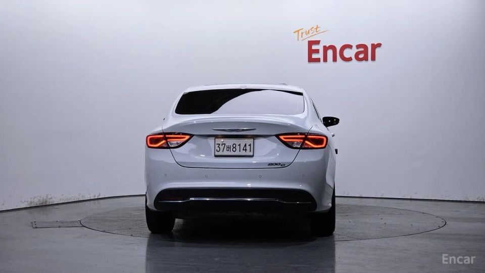 Chrysler 200