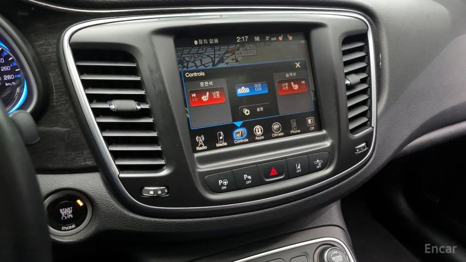 Chrysler 200