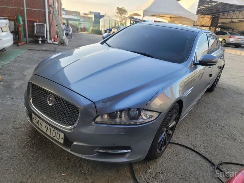 Jaguar XJ
