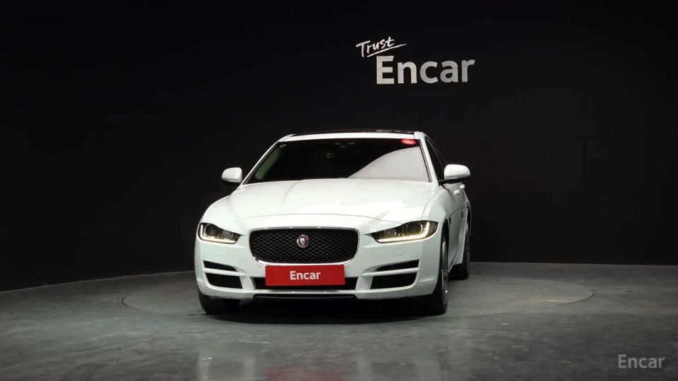 Jaguar XE