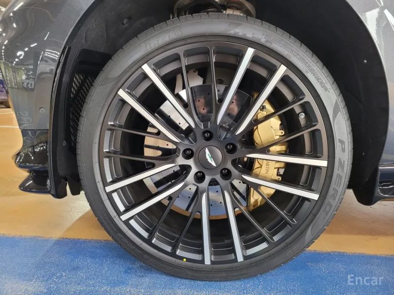 Astonmartin DBX