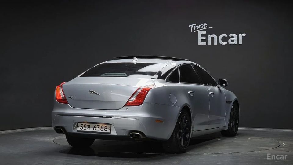 Jaguar XJ