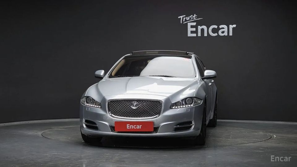 Jaguar XJ