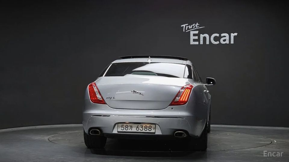 Jaguar XJ