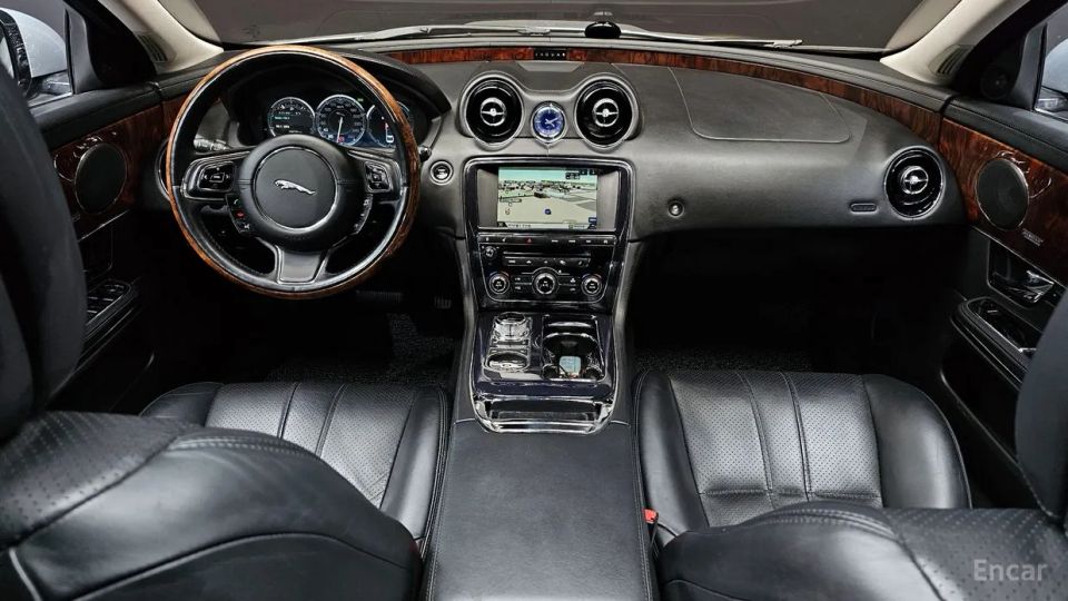 Jaguar XJ