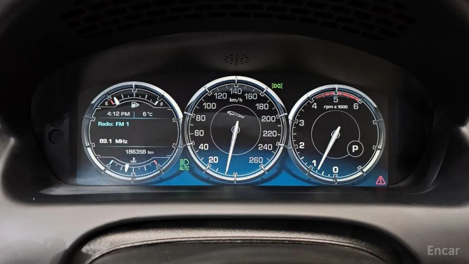 Jaguar XJ