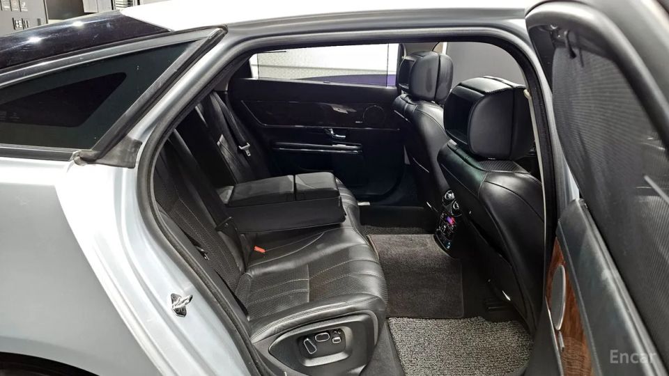 Jaguar XJ