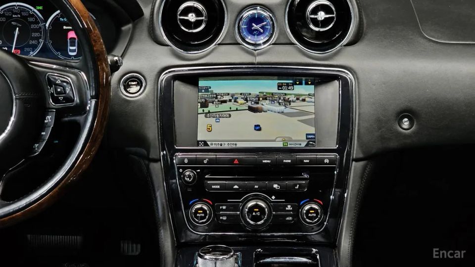 Jaguar XJ
