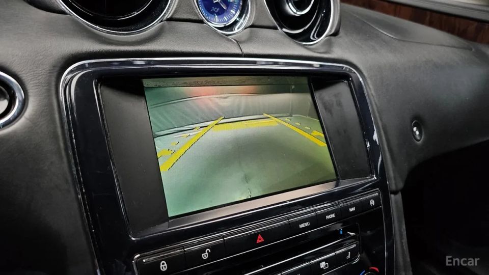 Jaguar XJ