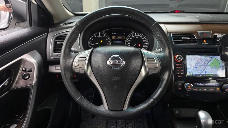 Nissan altima